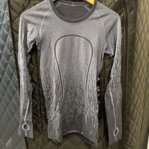 lululemon athletica blue/Gray Long Sleeve Top size 6